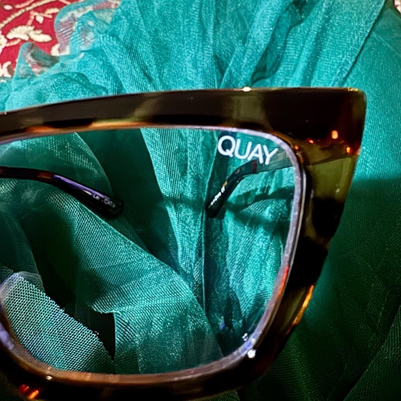 Quay Australia Tortoise Shell Blue Light Glasses - Picture 2 of 4